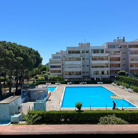 Complesso Mosaico Con Piscina Aperta Giugno Luglio Agosto Appartamenti Sono Arredati Vedi Foto Per Il Check In Agenzia Viale Francesco Petrarca 391 Lido Adriano Ra Εξωτερικό φωτογραφία