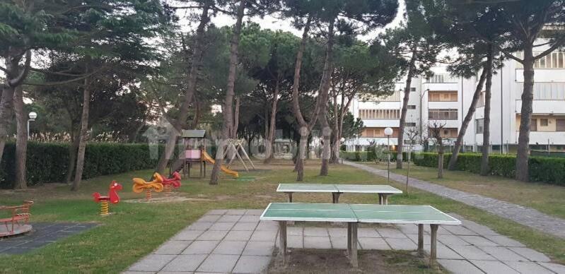 Complesso Mosaico Con Piscina Aperta Giugno Luglio Agosto Appartamenti Sono Arredati Vedi Foto Per Il Check In Agenzia Viale Francesco Petrarca 391 Lido Adriano Ra Εξωτερικό φωτογραφία